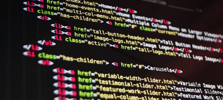 'Bildschirm mit Code von Open Source Software'